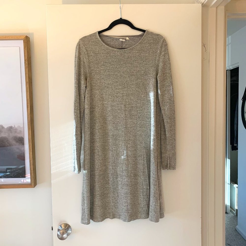 GAP Grey w/ Gold threading Long Sleeve Metallic Shift Dress